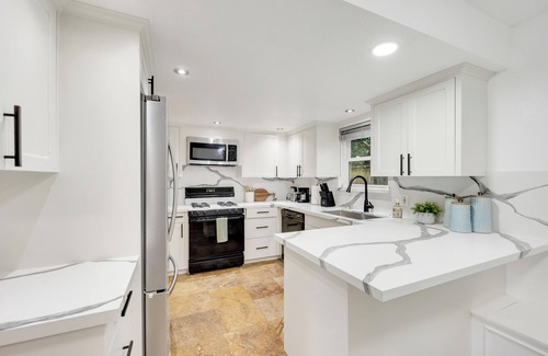 Harbor Casa | Modern & Stylish Long Beach Home Walk to the Beach