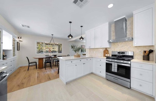 Mission Hills Casa | Modern & Stylish Mission Hills Neighborhood Escape