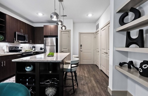 Farmers Branch Apartamento | Modern Stylish Suite Luxe Serenity