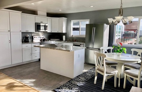 San Leandro Casa | Modern Stylish Unit w/ Parking Perfect for Group