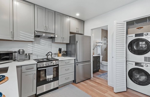 Talmadge Cabaña | Modern & Stylish Urban Cottage in desirableTalmadge Neighborhood