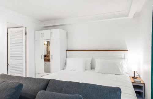 Waikiki Apartamento | Modern Suite Free Parking View AC King Bed Kitchen