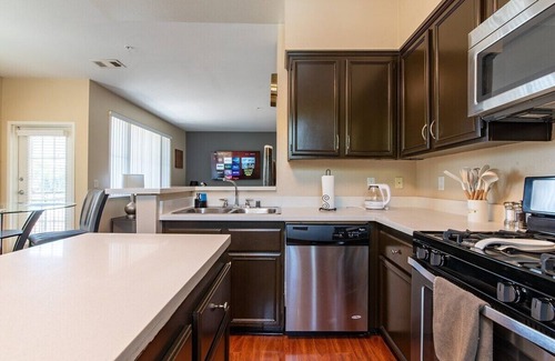 Valencia Apartamento | This apartment is a 2 bedroom(s), 2 bathrooms, located in Santa Clarita, CA.