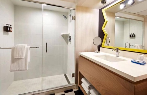 Civic Core Hotel | Modern Suite w/ King Bed Near 1st Avenue