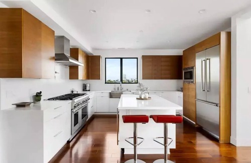 South Redondo Casa | Modern & Sun-Filled Family Home