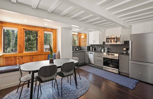 Pineland Cabina | Modern Sunnyside Cabin-Updated, charming, 2 bedroom, 2 bath