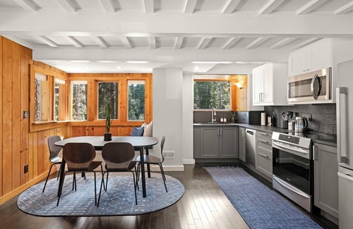 Pineland Cabina | Modern Sunnyside Cabin-Updated, charming, 2 bedroom, 2 bath