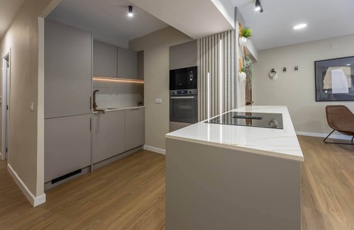 La Creu del Grau Apartamento | Modern Temporary Housing in Av. del Puerto.