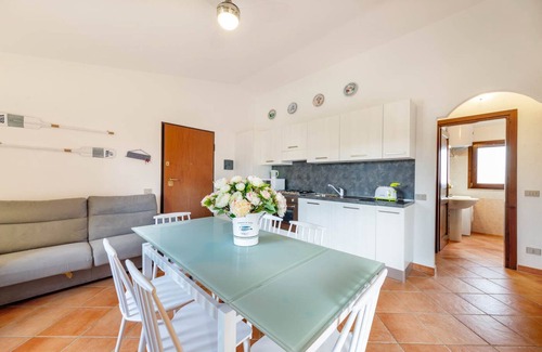 Monte Petrosu Apartamento | Moderno apartamento de tres habitaciones con piscina y wifi gratuito.