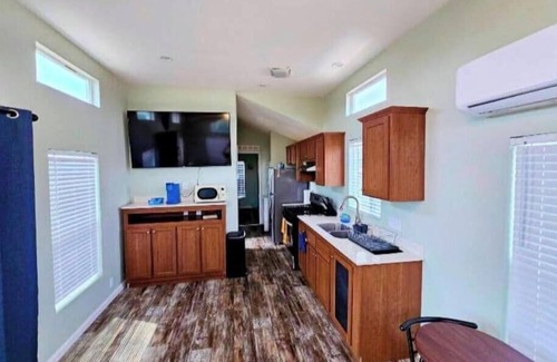 Lindsay Casa | Modern Tiny Home Near Sequoia National Park