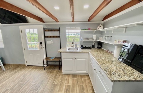 Winter Haven Cabaña | *Modern Tiny Lake Cottage*AceLoc*4miles*LEGOLAND*
