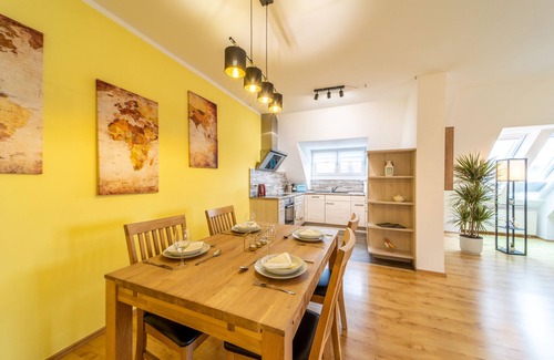 Coburg Apartamento | Modern top floor apartment with parking - Netflix