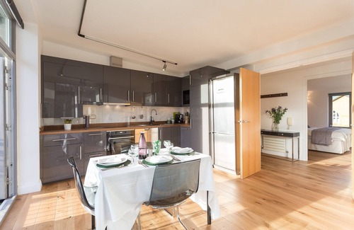 Notting Dale Apartamento | Piso moderno de 3 dormitorios con balcón con vistas al parque