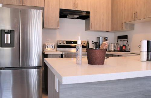 Barrie Casa | Modern Town House Barrie South