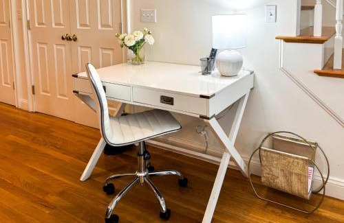 Brookline Casa | Modern Townhome,boston Vacation,2 Bath,pkg,deck