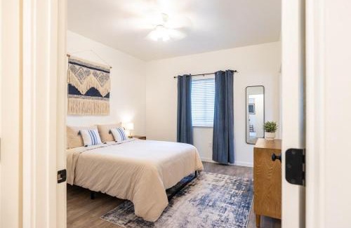 Evergreen Casa | Modern Townhome Enclosed Garage Wd