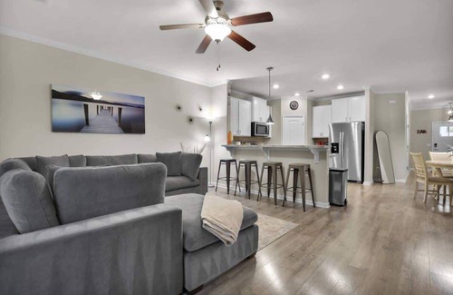 Pooler Condominio | Modern Townhome in Pooler | Pool & Trails