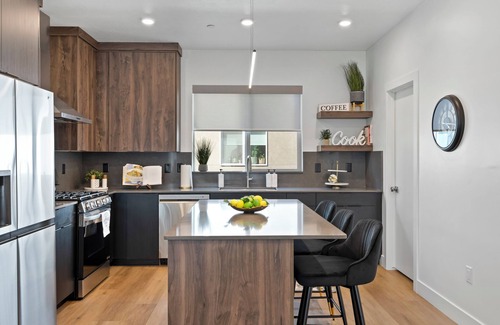 Capitol Hill Casa | Modern Townhome near Downtown - Skyline View