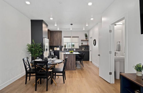 Capitol Hill Casa | Modern Townhome near Downtown - Skyline View