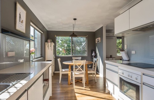 Lutwyche Casa | Modern Townhome with Parkland Views Walk to Everything!