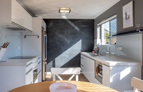Lutwyche Casa | Modern Townhome with Parkland Views Walk to Everything!
