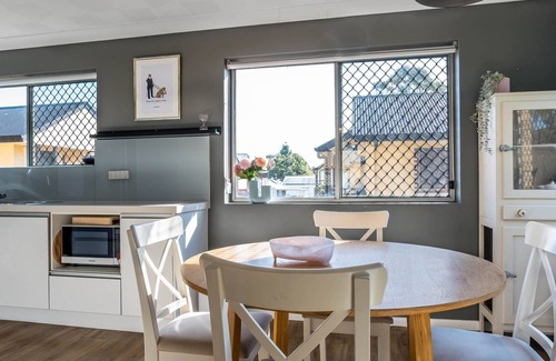 Lutwyche Casa | Modern Townhome with Parkland Views Walk to Everything!