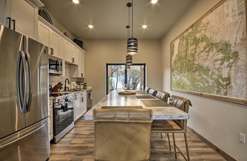 Red Lodge Casa | Modern Townhome with Rooftop Deck and Hot Tub!
