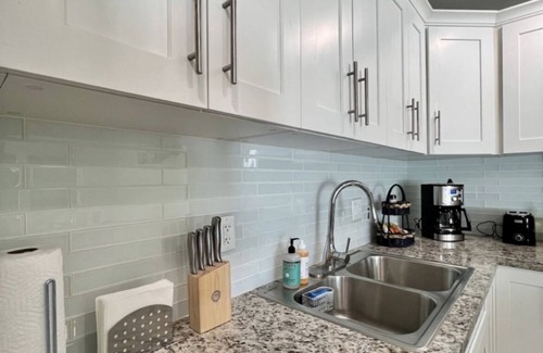 Naranja Casa | Modern Townhouse 3 bedrooms & BBQ! Between Miami & The Keys