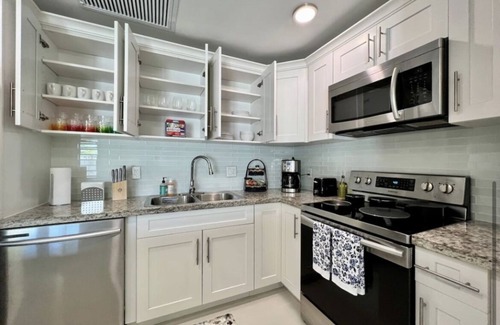 Naranja Casa | Modern Townhouse 3 bedrooms & BBQ! Between Miami & The Keys
