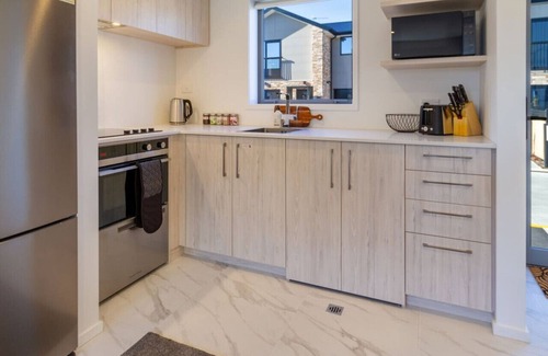 Upper Riccarton Casa | Modern Townhouse by Middleton Park, 1 bed 1 bath