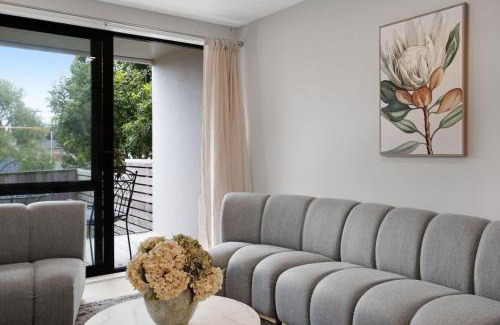 Papatoetoe Casa | Modern Townhouse close to Airport and Hospital