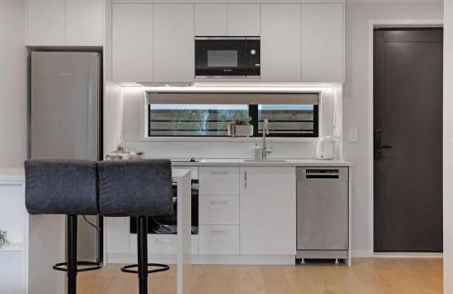 Papatoetoe Casa | Modern Townhouse close to Airport and Hospital
