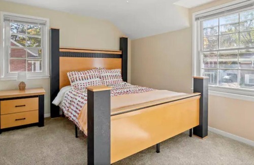 Dearborn Casa | Modern Townhouse Near Everything