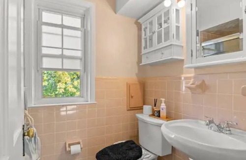 Dearborn Casa | Modern Townhouse Near Everything
