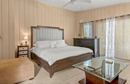 Dearborn Casa | Modern Townhouse Near Everything