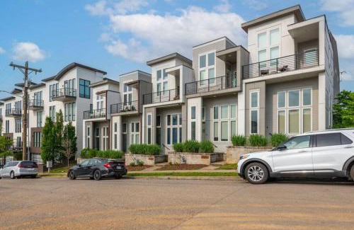 West End Casa | Modern Townhouse near Vandy and Parthenon