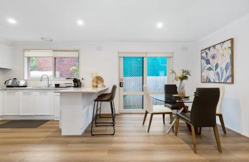 Wheelers Hill Casa | Modern Tranquil Getaway