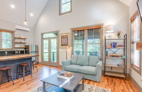 Valley Hill Casa | Modern Treetop Cottage with Covered Deck – Near Historic Hendersonville