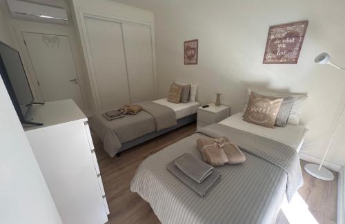 Palhais Casa | Modern Twin Room with a balcony