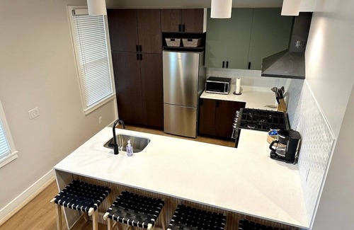 Ardmore Casa | Modern Twist In Downtown Wilmington 3/2 Stunner!