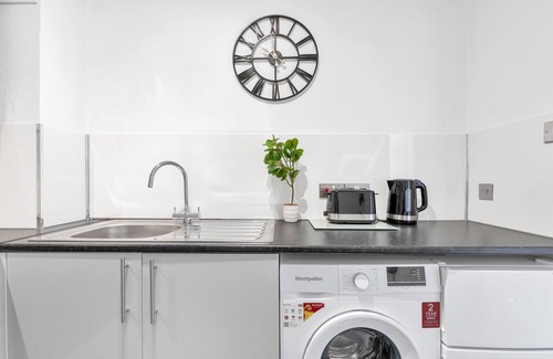 South Woodford Apartamento | Modern Two-Bedroom Apartment with Free Parking!