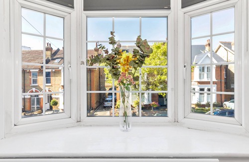 South Woodford Apartamento | Modern Two-Bedroom Apartment with Free Parking!