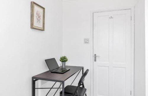 South Woodford Apartamento | Modern Two Bedroom Apartment with Free Parking!