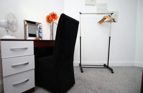 Cwmbrwla Apartamento | Modern Two-Bedroom Apartment on Robert Street, Swansea