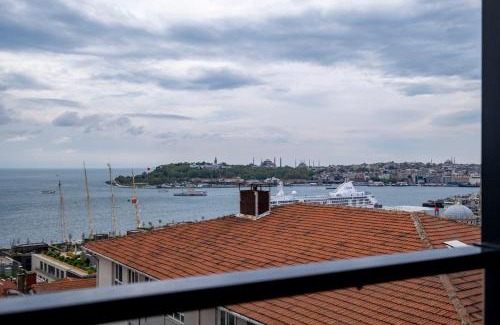 Kabatas Apartamento | Modern Two-Bedroom Flat with Stunning Bosphorus View