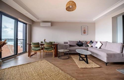 Kabatas Apartamento | Modern Two-Bedroom Flat with Stunning Bosphorus View