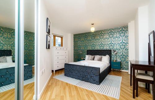 East Acton Apartamento | Modern two bedroom two bath opp tube station (central line)