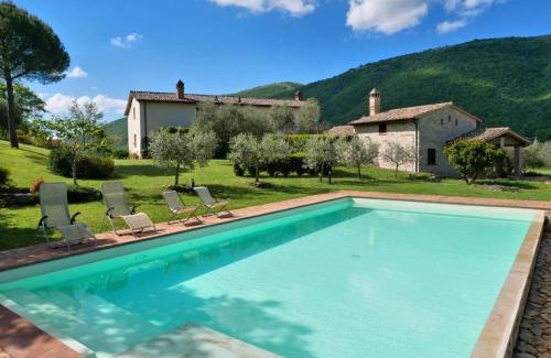 Montelovesco Casa | Modern Umbrian House with Swimming Pool - M&M Holiday House