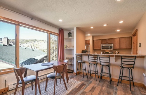 Keystone Condominio | Este condominio de 1 dormitorio se encuentra en un lugar divertido en Lakeside Village. Usted puede disfrutar de remo en el verano y patinaje sobre hielo en el invierno. También está a un corto trayecto en autobús de las pistas. Los condominios de Mont...