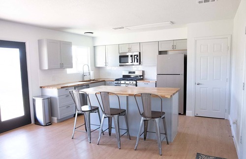 Yuma Casa | Modern, Updated, Pet Friendly, Centrally Located with BBQ and FirePit!